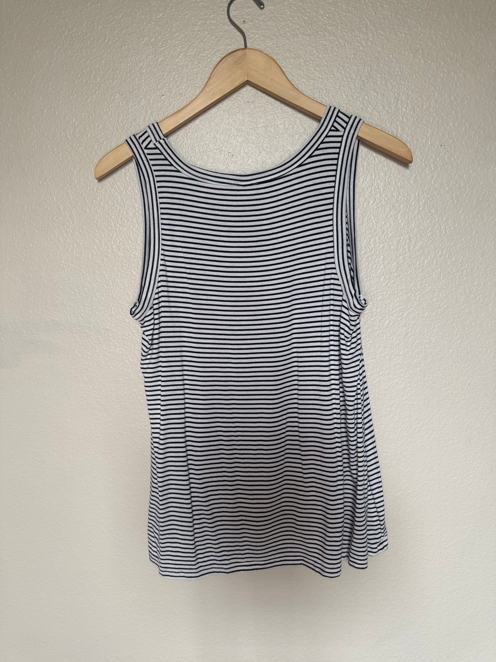Old Navy 95% Rayon/Viscose 5% Elastane M Black and White Striped V-Neck Tank Top