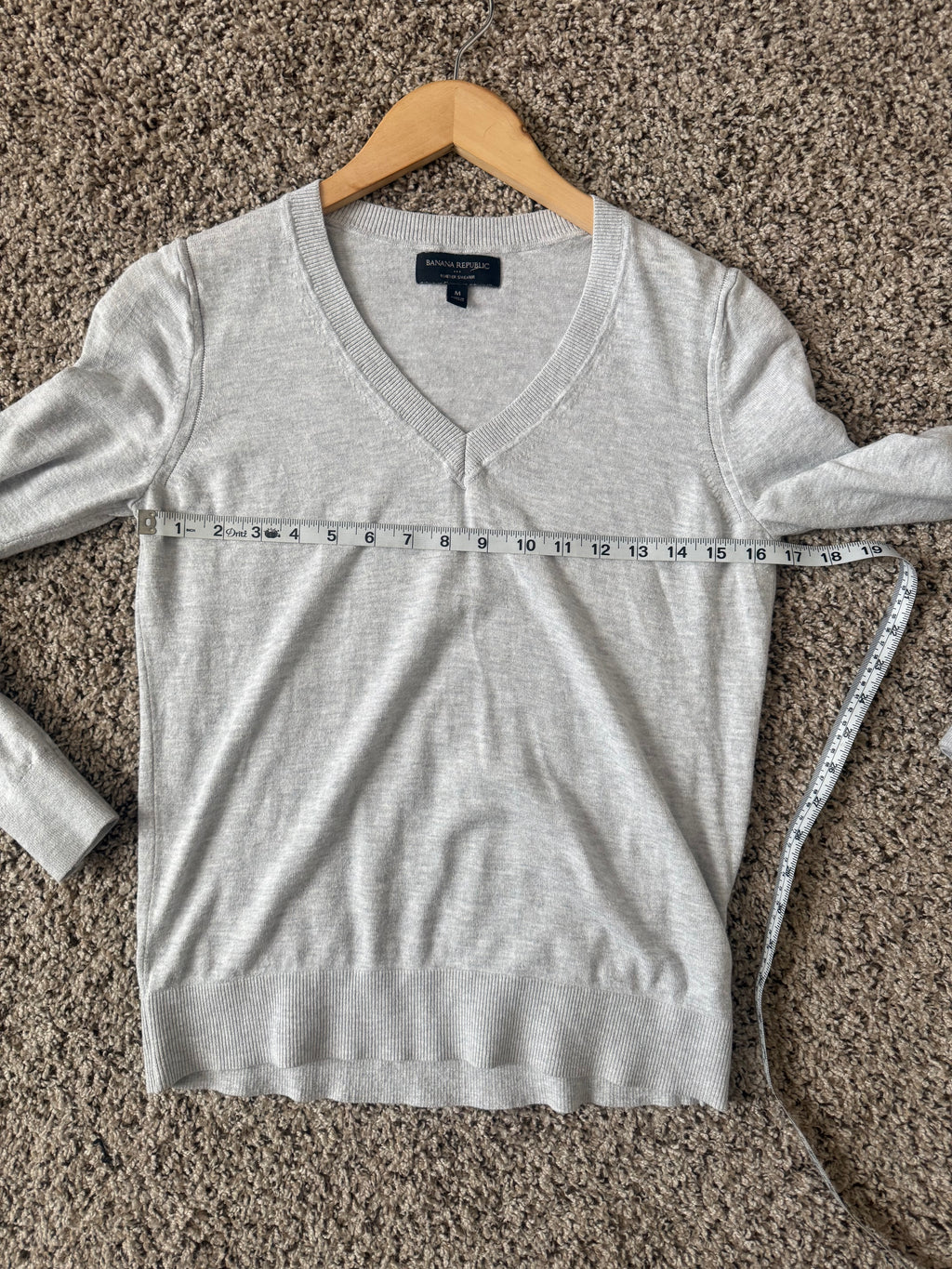 Banana Republic 60% Cotton 40% Viscose M Light Grey V-Neck