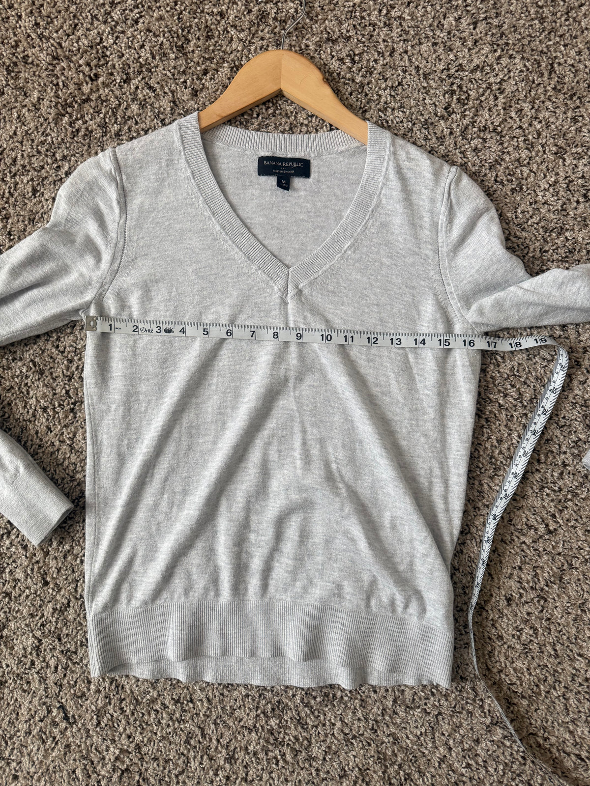 Banana Republic 60% Cotton 40% Viscose M Light Grey V-Neck