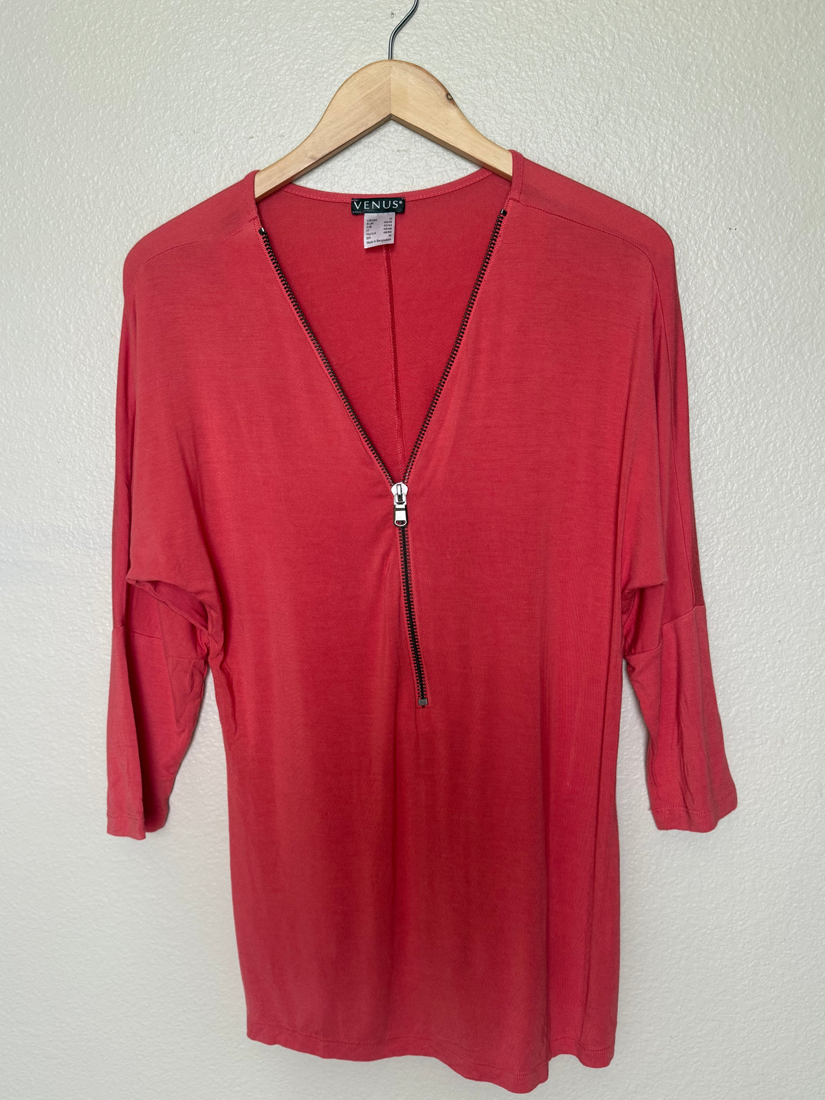 Venus 95% Rayon 5% Spandex M Coral V-Neck 3/4 Sleeve with Zipper Detail