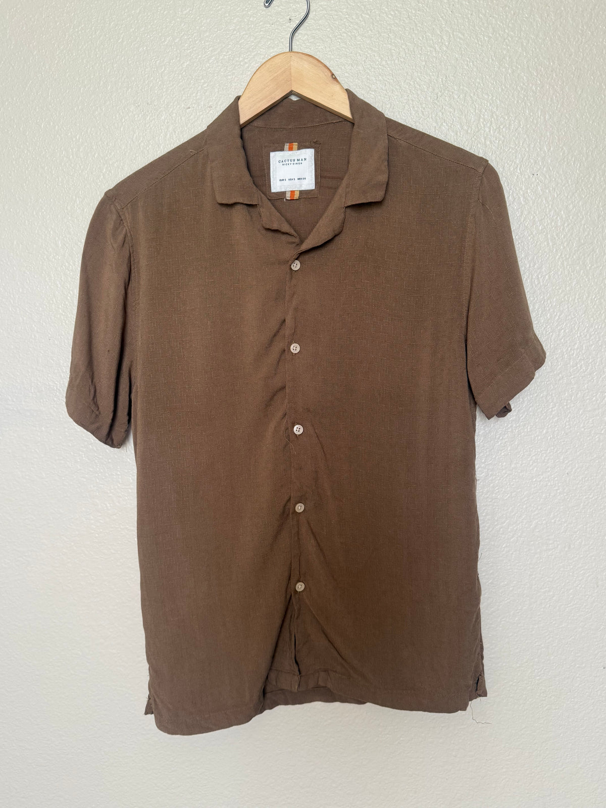 Cactus Man Ricky Singh 100% Viscose S Brown Collared Short Sleeve with Graphic on the Back