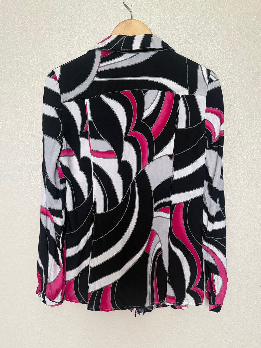 White House Black Market 100% Silk Size 10 Magenta Black and White Patterned Long Sleeve Button Down