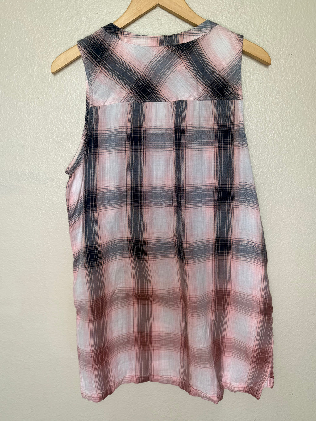 Sonoma 100% Cotton L Plaid Pink and Navy Blue Pocket Tank Top