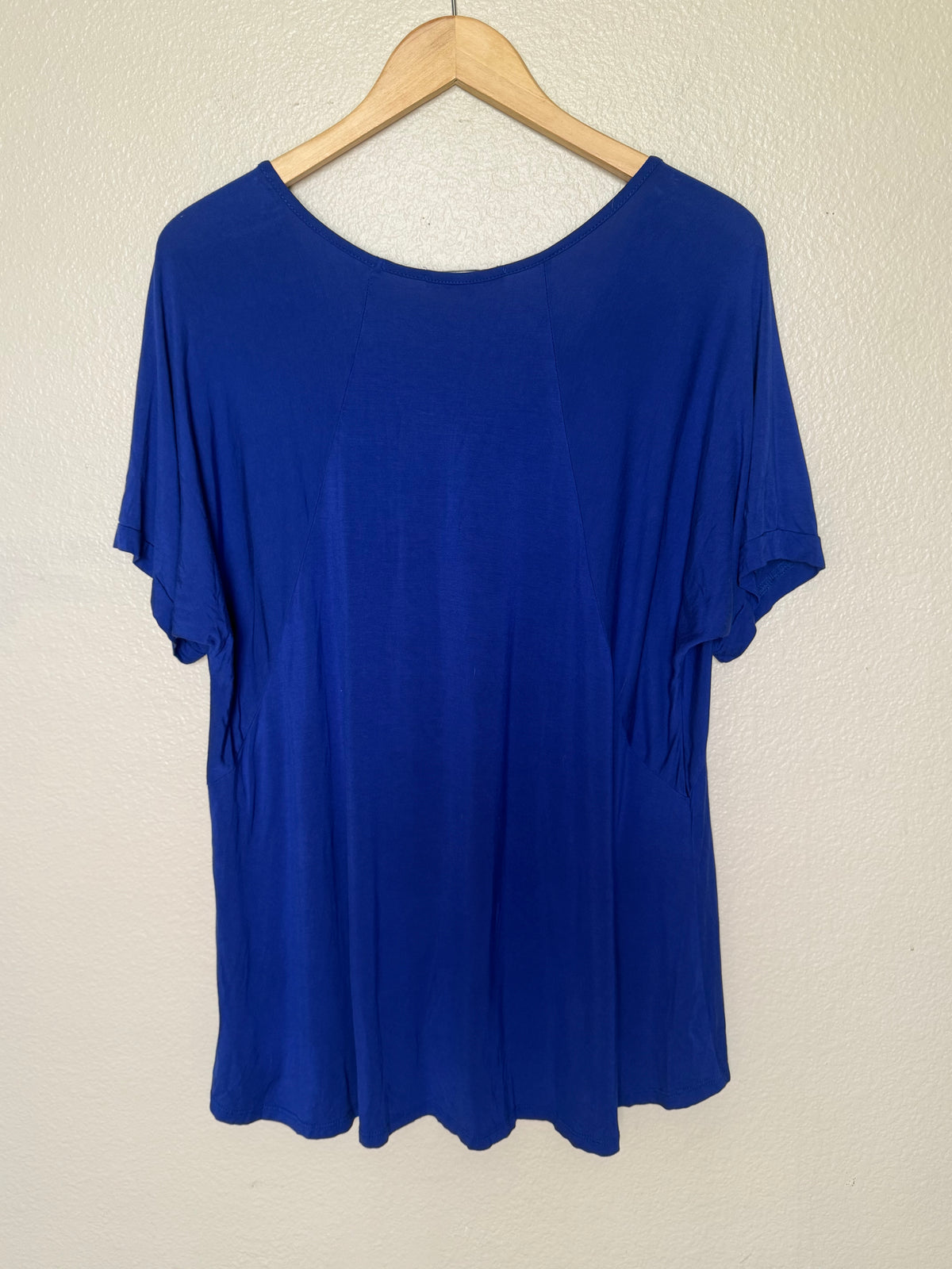 Emma's Closet 95% Modal 5% Spandex M Royal Blue V-Neck Short Sleeve
