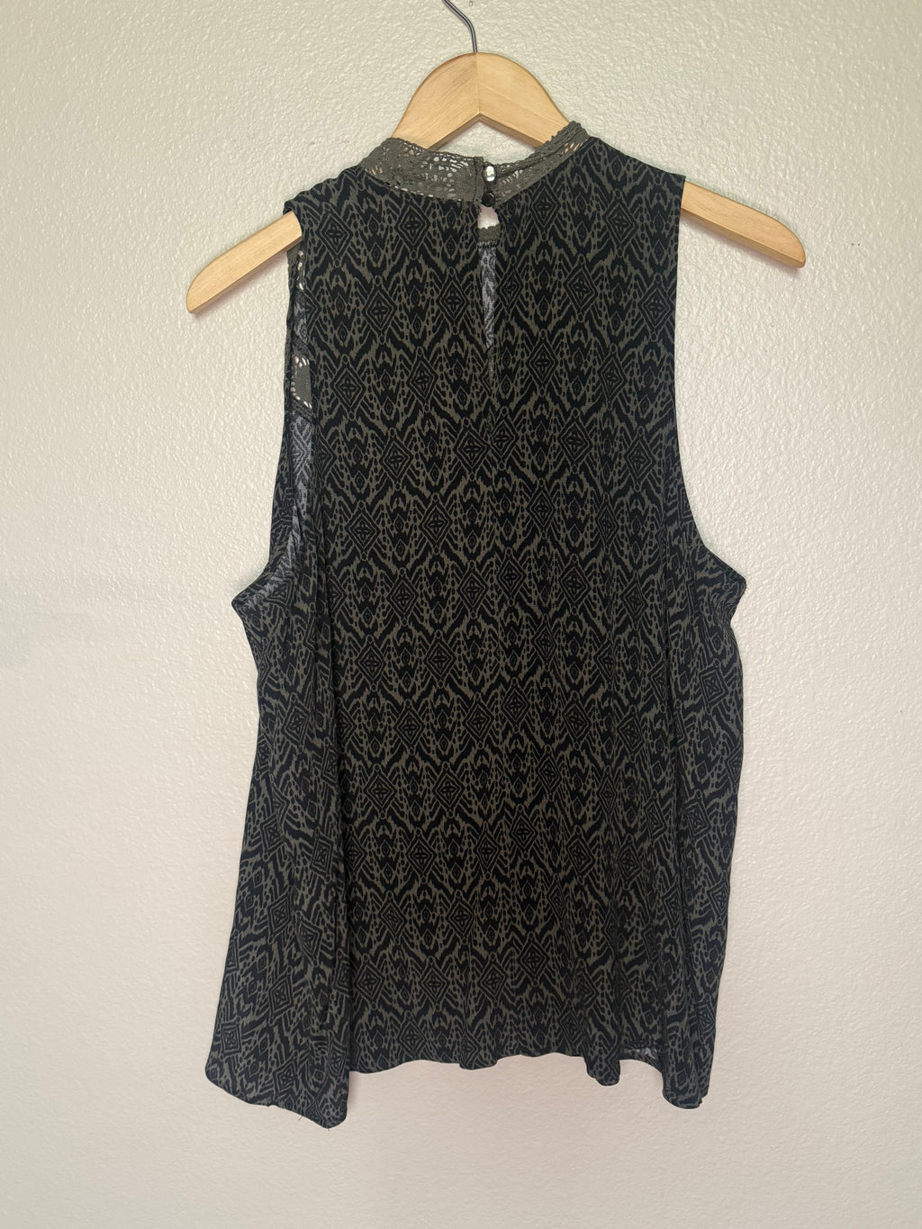 Grayson Threads 100% Rayon XL Forest Green and Black High Neck Tank Top