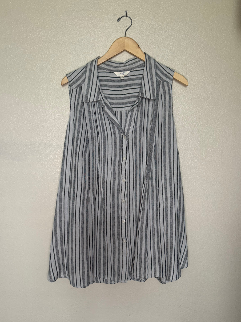 Terra & Sky 53% Linen 47% Lyocell 2X White and Grey Striped Collared Button Down Tank Top