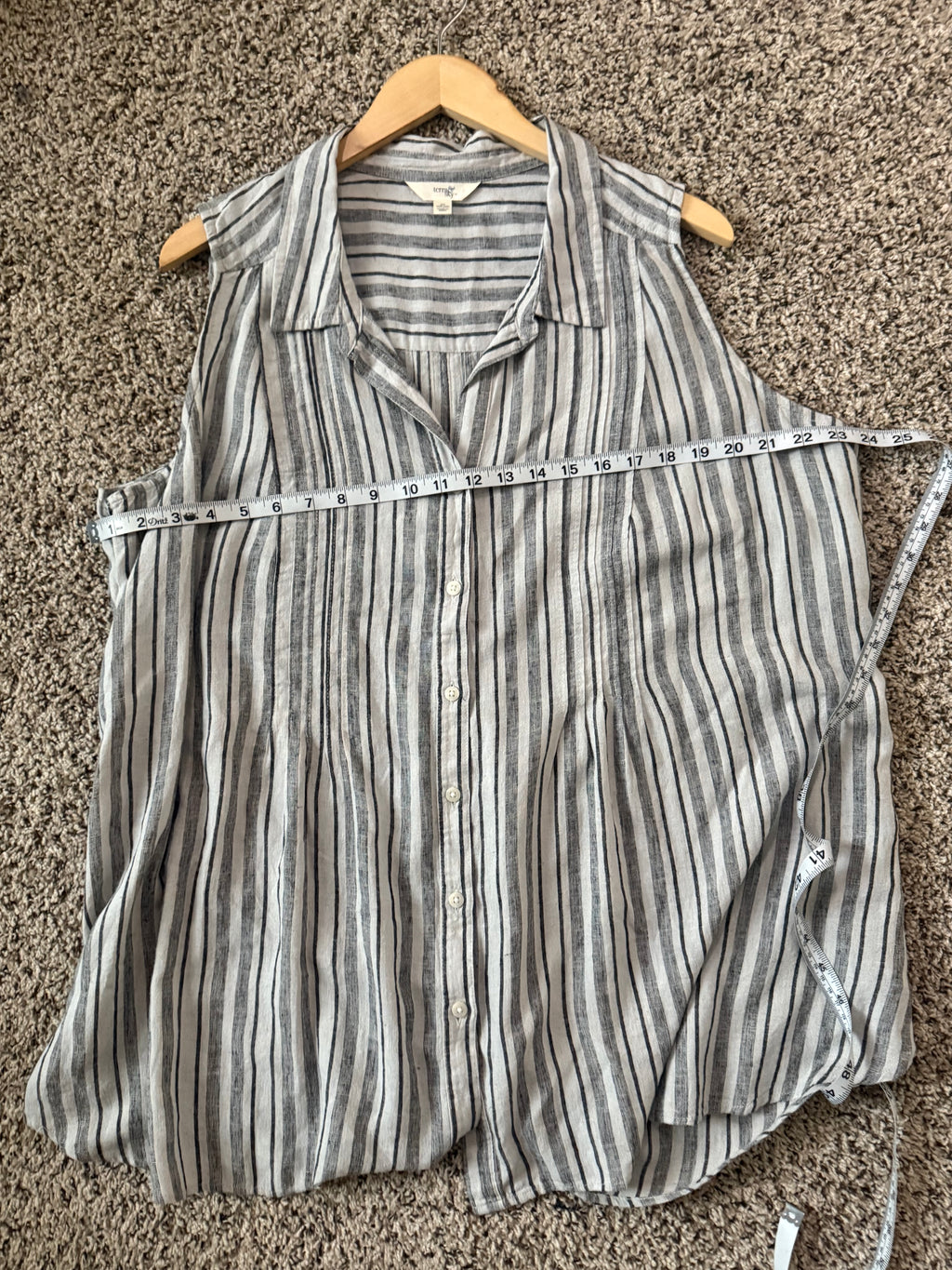 Terra & Sky 53% Linen 47% Lyocell 2X White and Grey Striped Collared Button Down Tank Top