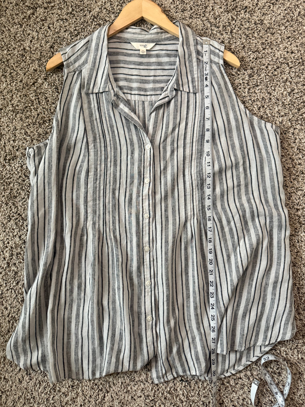 Terra & Sky 53% Linen 47% Lyocell 2X White and Grey Striped Collared Button Down Tank Top