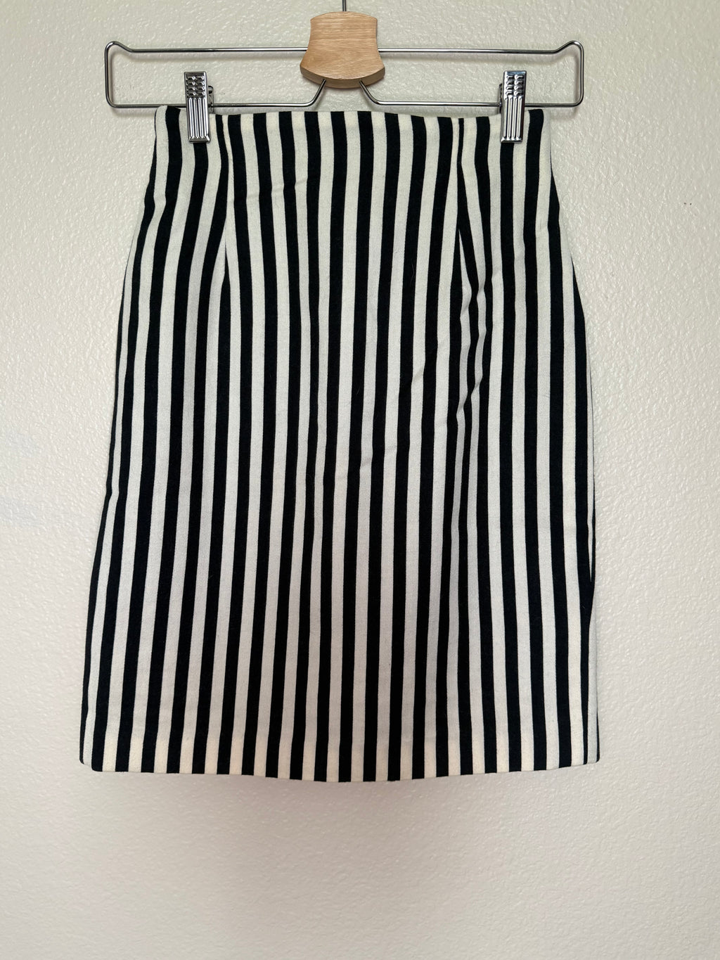 Emanuel 100% Wool Size 8 (Fits like a 0) Black and White Striped Pencil Skirt