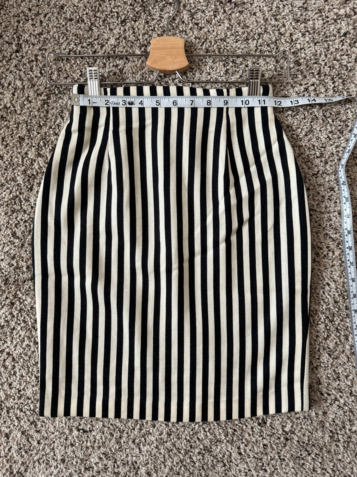 Emanuel 100% Wool Size 8 (Fits like a 0) Black and White Striped Pencil Skirt