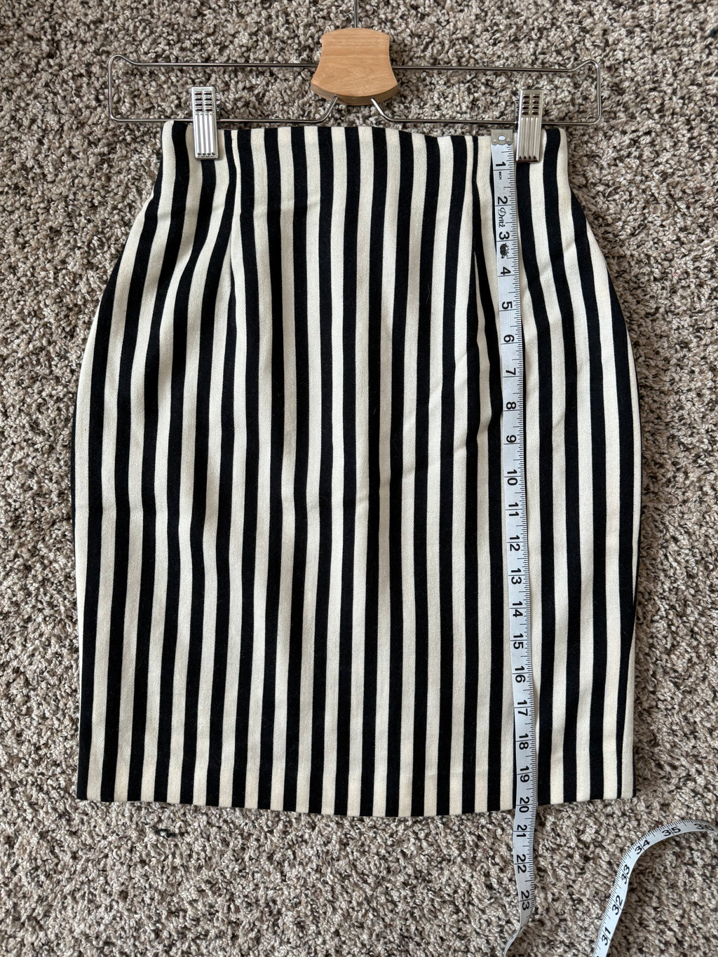 Emanuel 100% Wool Size 8 (Fits like a 0) Black and White Striped Pencil Skirt