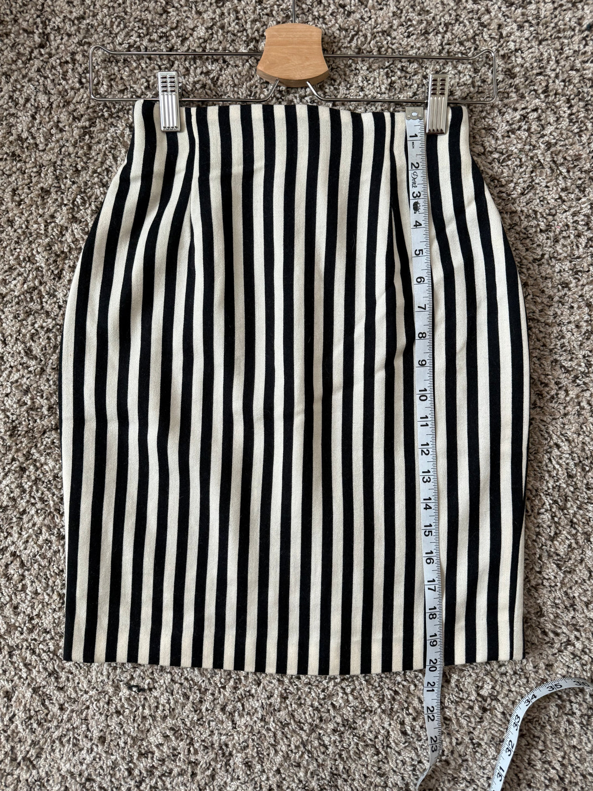 Emanuel 100% Wool Size 8 (Fits like a 0) Black and White Striped Pencil Skirt