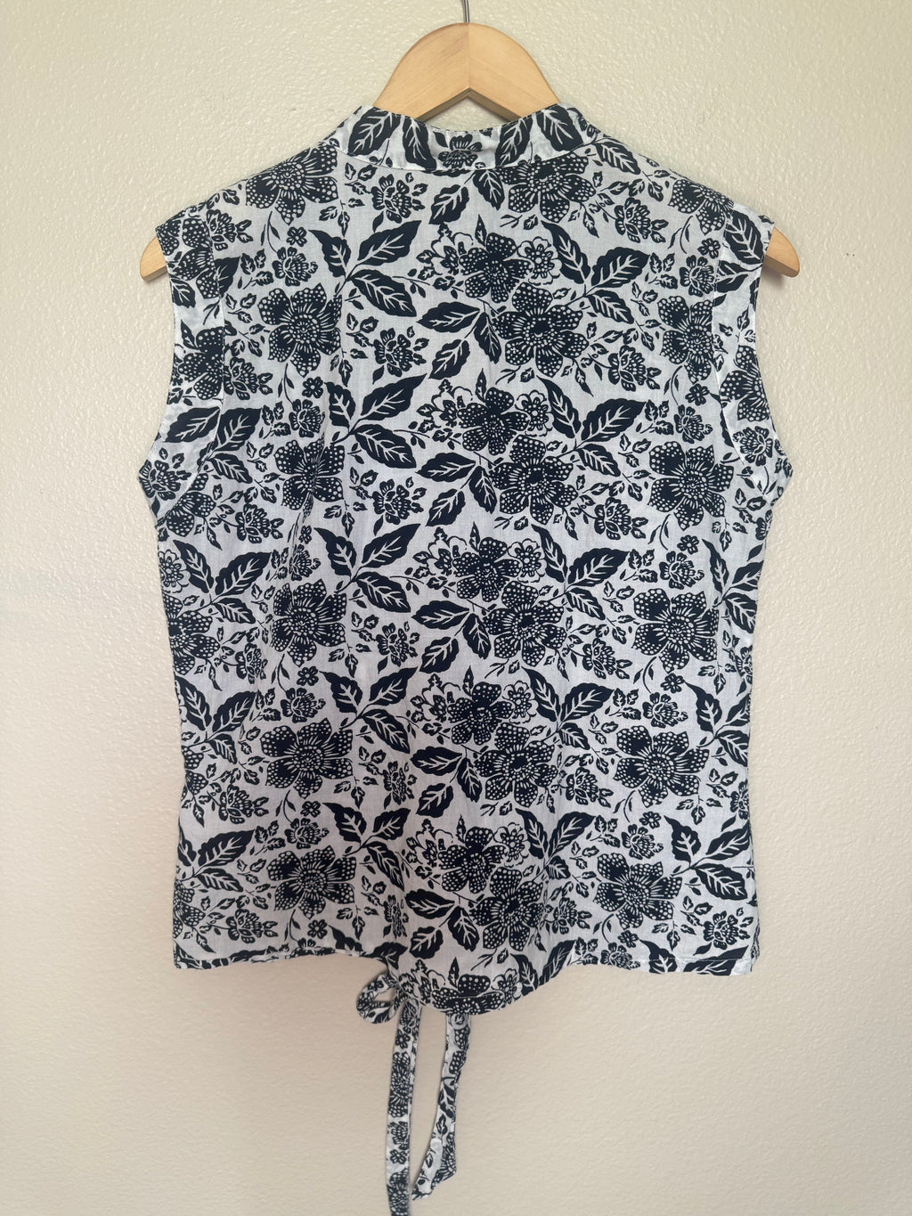 Jennifer & Grace 100% Cotton S Black and White Flower Tank Top with Sequins