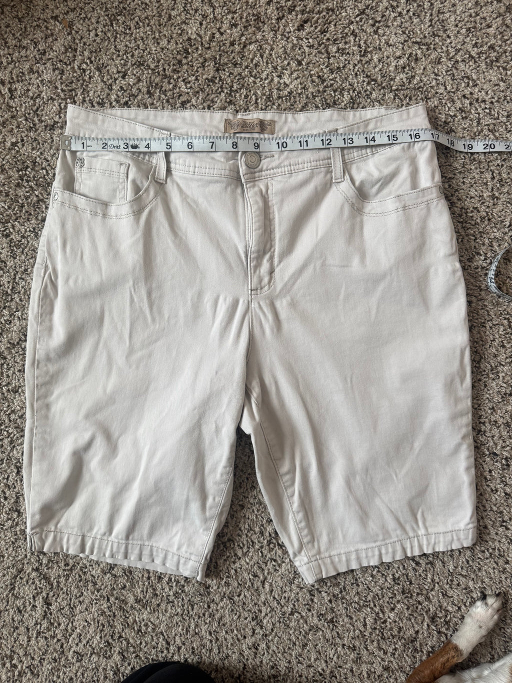 Nine West 98% Cotton 2% Spandex Size 14 Beige Bermuda Shorts