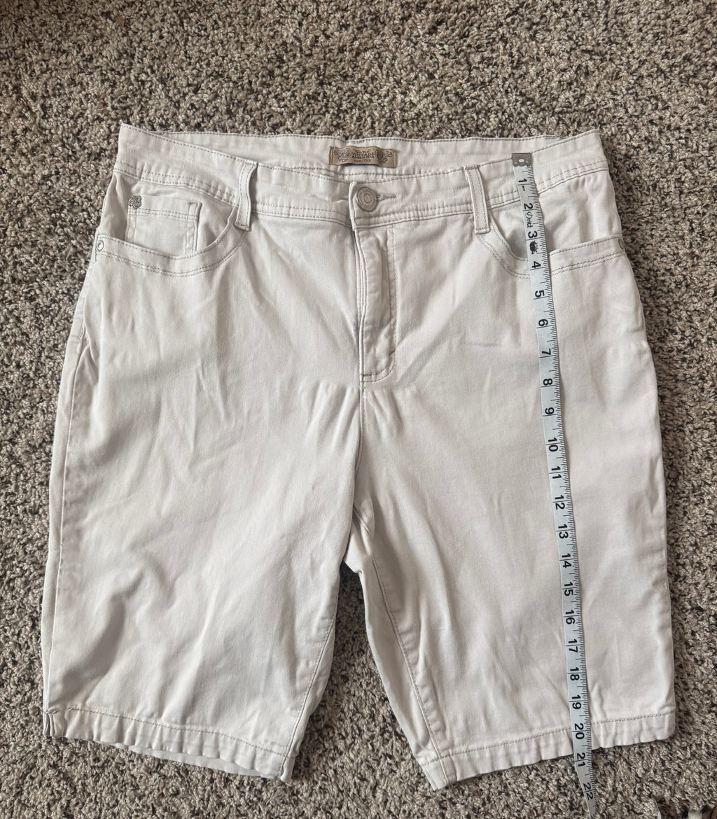 Nine West 98% Cotton 2% Spandex Size 14 Beige Bermuda Shorts