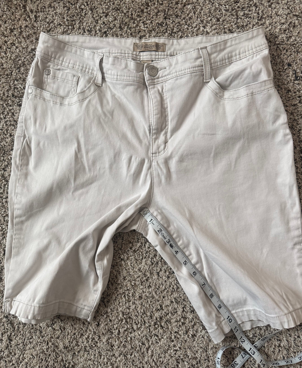 Nine West 98% Cotton 2% Spandex Size 14 Beige Bermuda Shorts