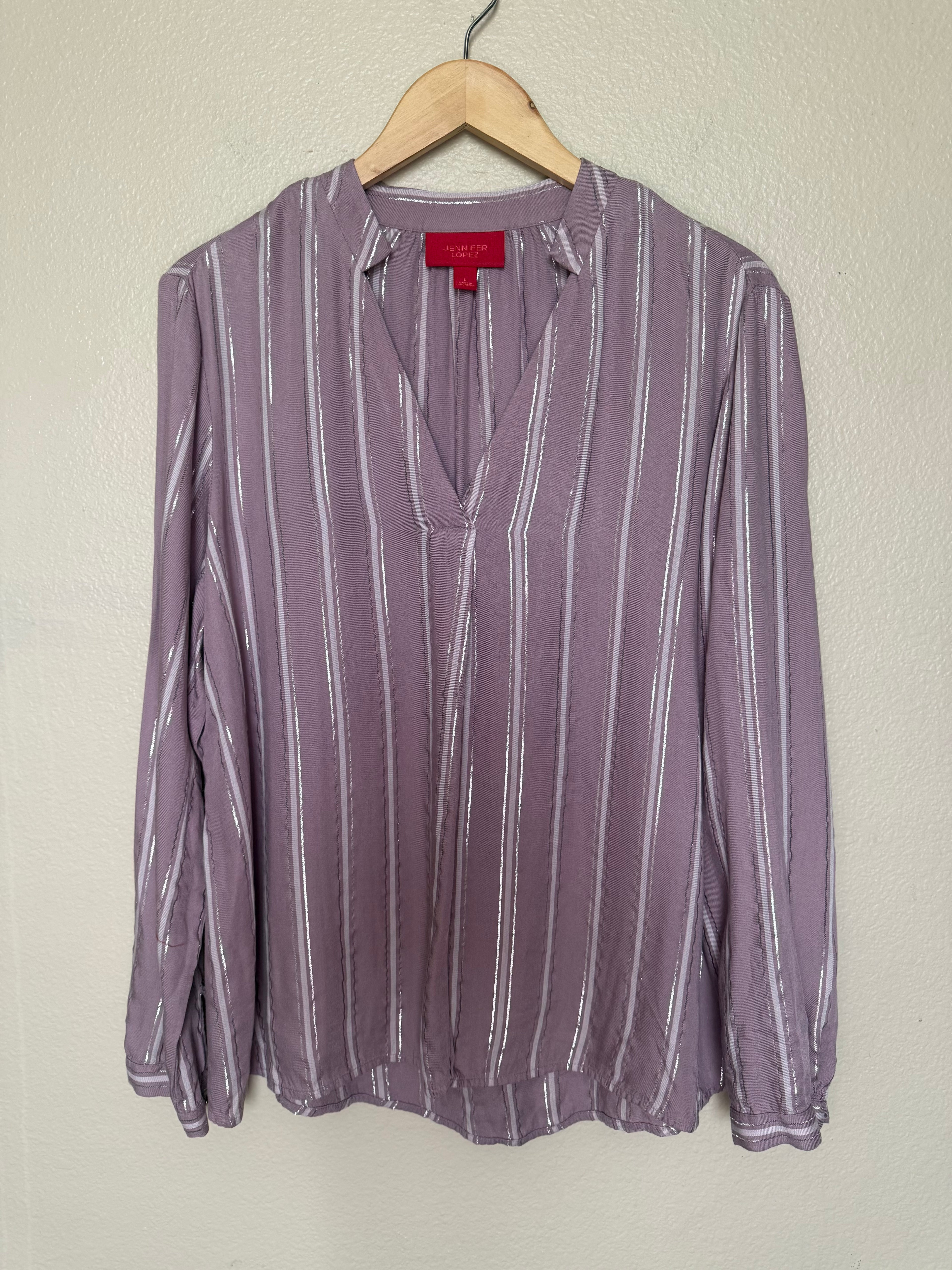 Jennifer Lopez 97% Rayon 3% Other Fibers L Lavendar and Metalic Silver Long Sleeve V-Neck