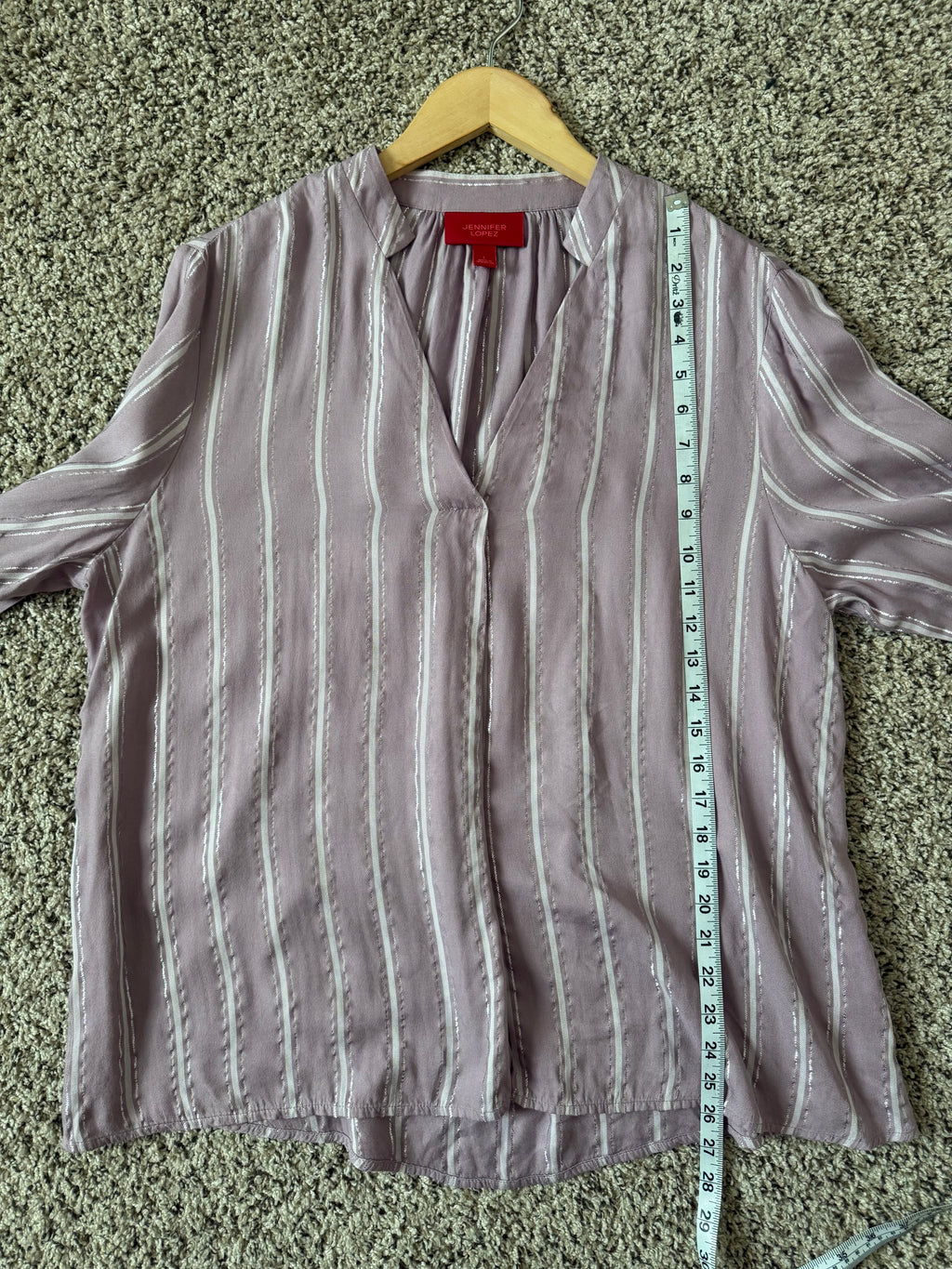 Jennifer Lopez 97% Rayon 3% Other Fibers L Lavendar and Metalic Silver Long Sleeve V-Neck