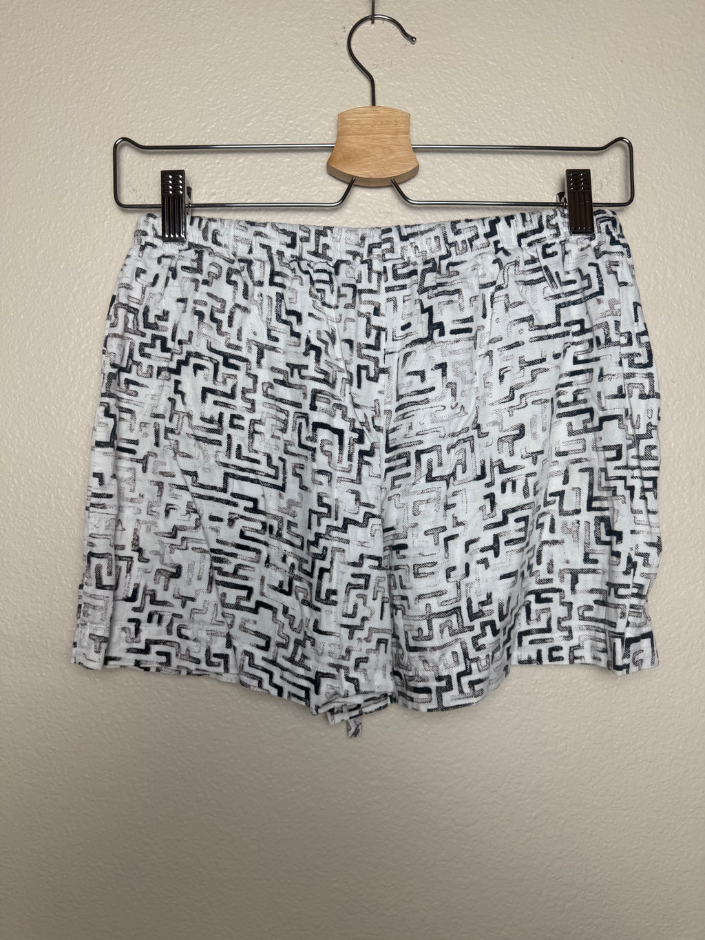 Natori 100% Cotton XS White with Black Maze Design Shorts