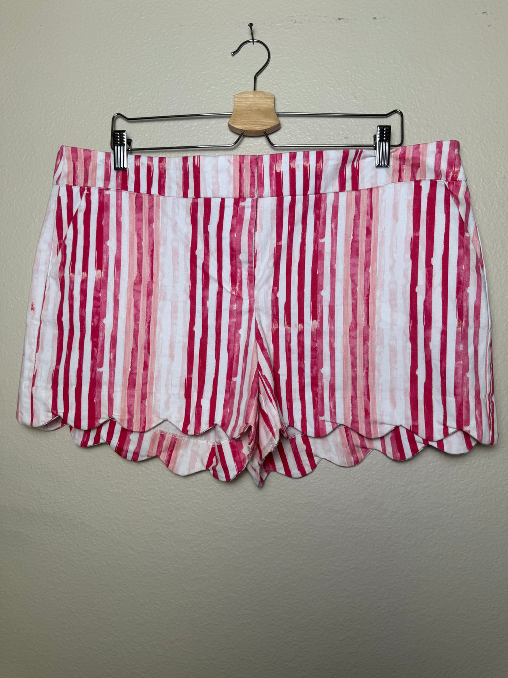 Crown & Ivy 98% Cotton 2% Spandex Size 16 Pink Red and White Striped Shorts with Scalloped Hem