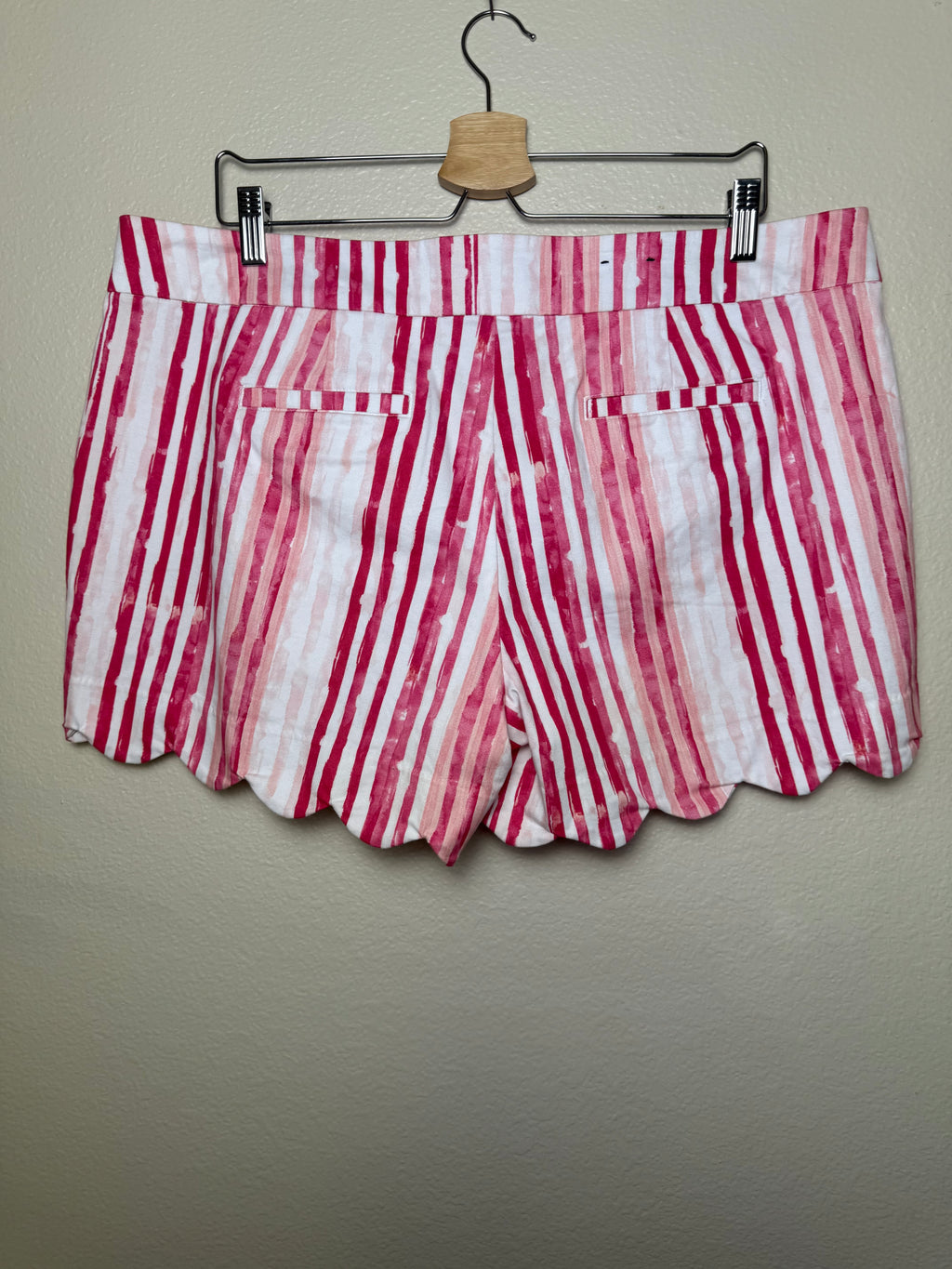 Crown & Ivy 98% Cotton 2% Spandex Size 16 Pink Red and White Striped Shorts with Scalloped Hem