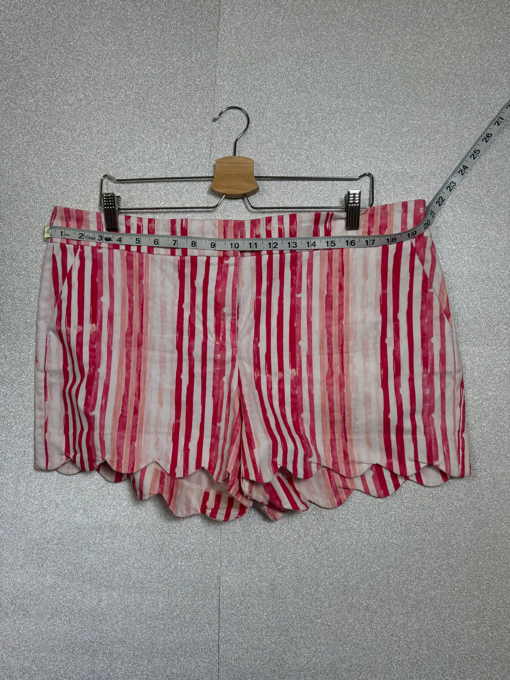 Crown & Ivy 98% Cotton 2% Spandex Size 16 Pink Red and White Striped Shorts with Scalloped Hem