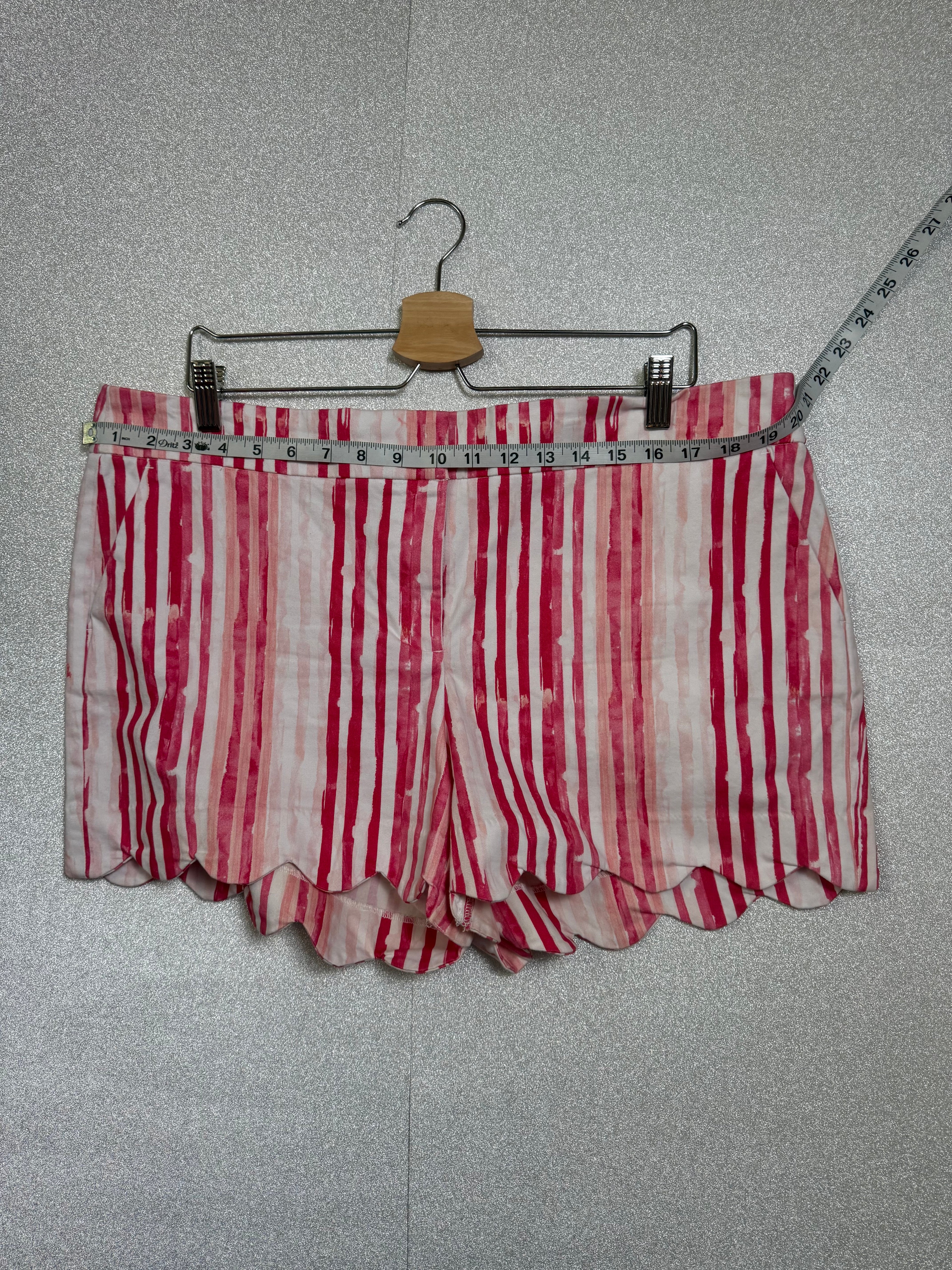 Crown & Ivy 98% Cotton 2% Spandex Size 16 Pink Red and White Striped Shorts with Scalloped Hem