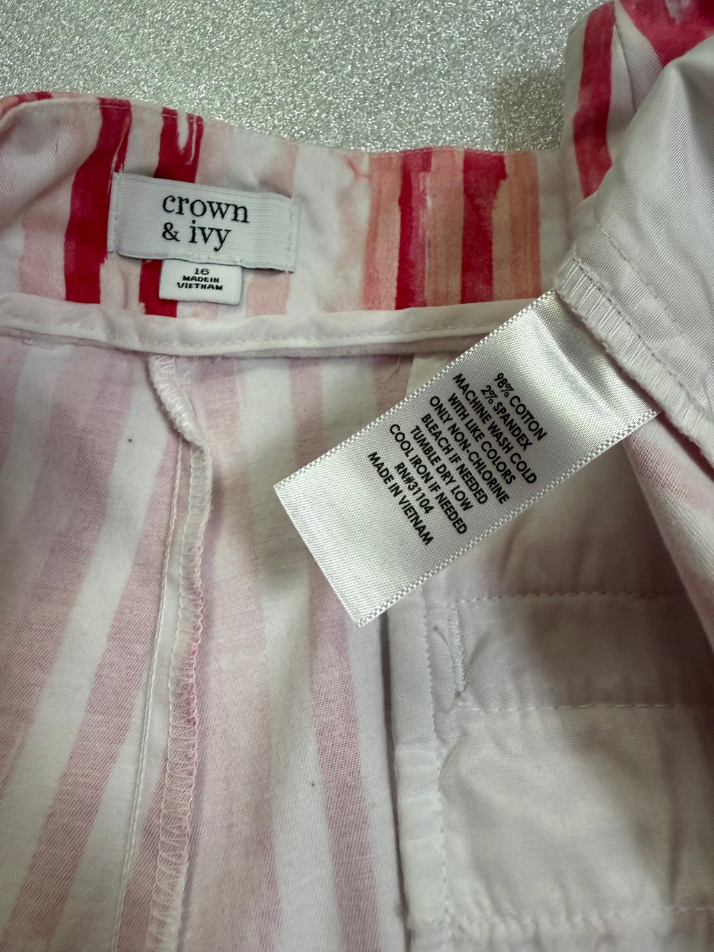 Crown & Ivy 98% Cotton 2% Spandex Size 16 Pink Red and White Striped Shorts with Scalloped Hem