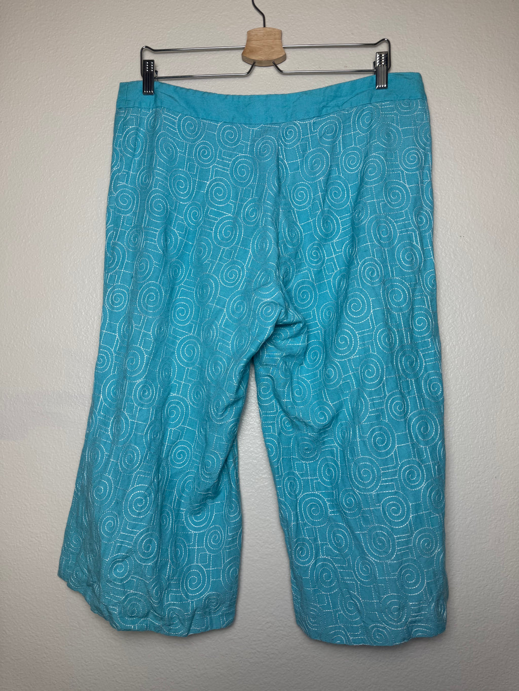 DT Collection 55% Linen 45% Rayon Size 10 Teal with Spiral Embroidery Capri Pants