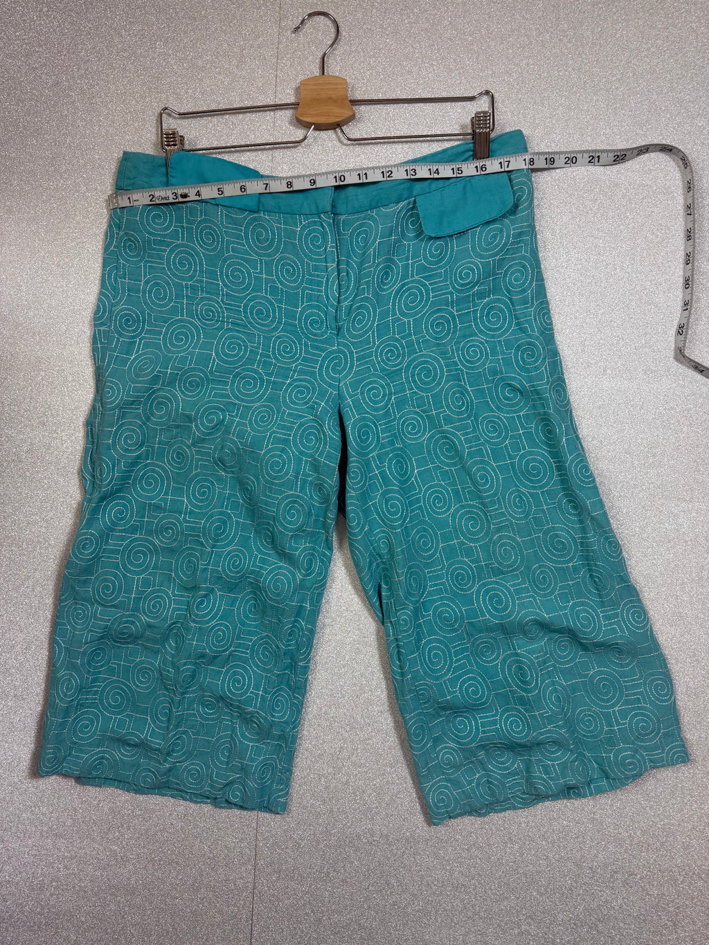 DT Collection 55% Linen 45% Rayon Size 10 Teal with Spiral Embroidery Capri Pants