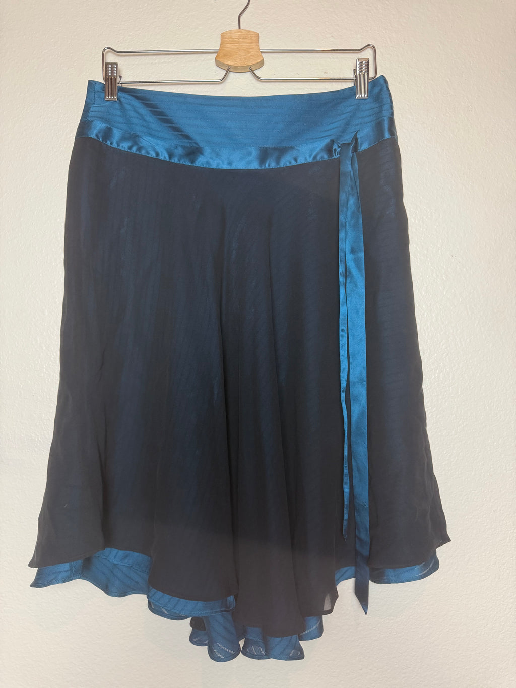 To The Max 100% Silk Size 6 Black and Teal Midi Skirt