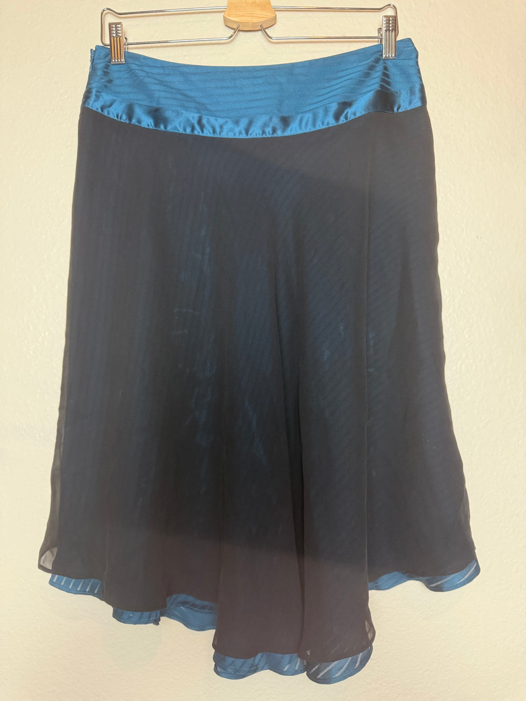 To The Max 100% Silk Size 6 Black and Teal Midi Skirt