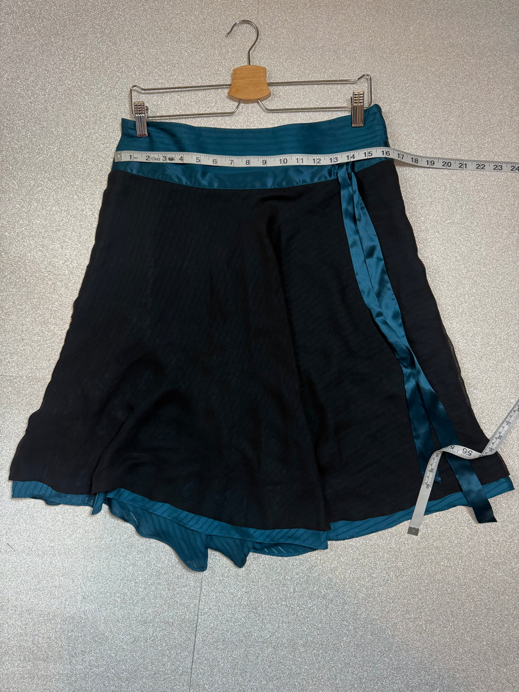 To The Max 100% Silk Size 6 Black and Teal Midi Skirt