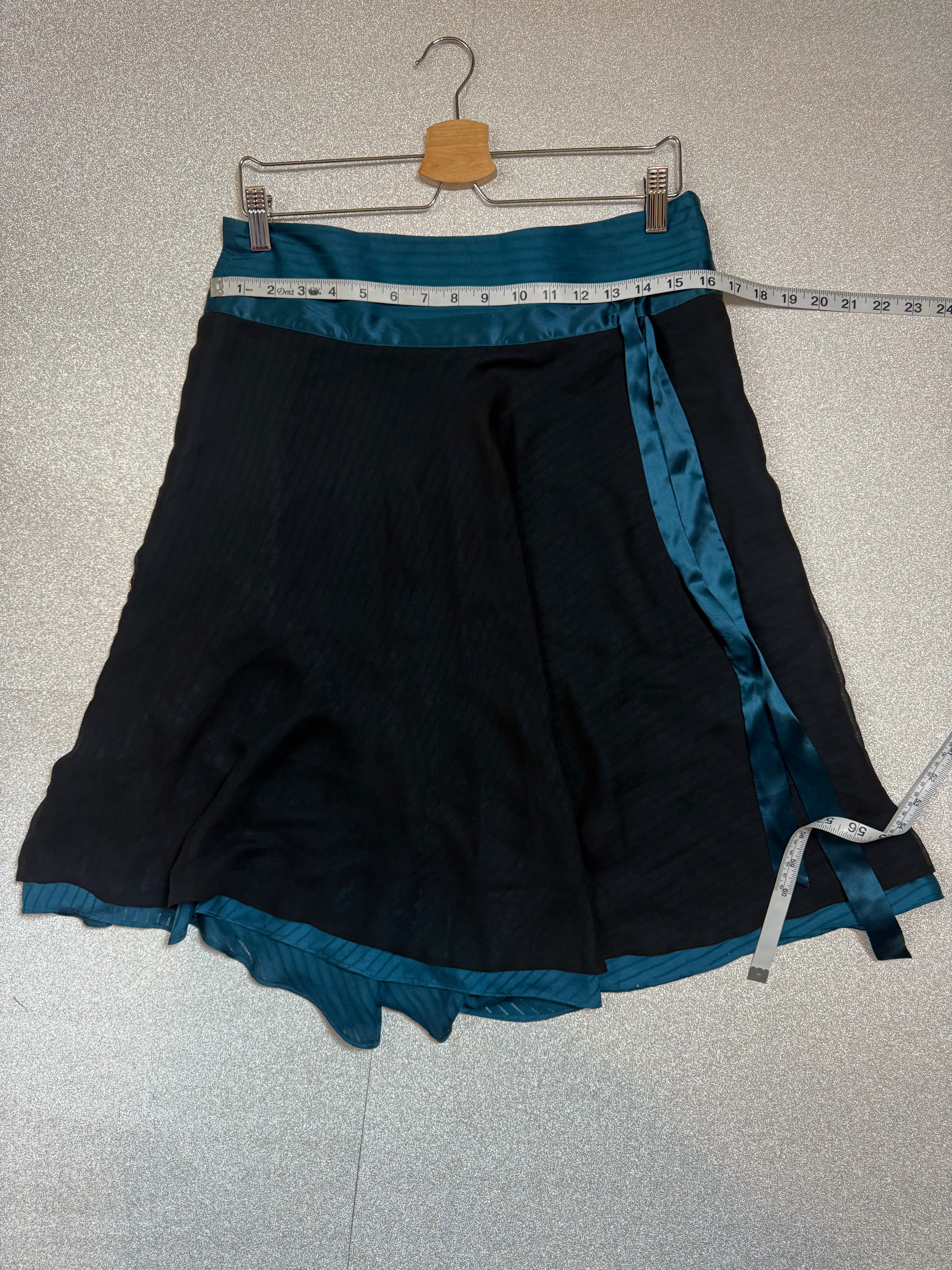 To The Max 100% Silk Size 6 Black and Teal Midi Skirt