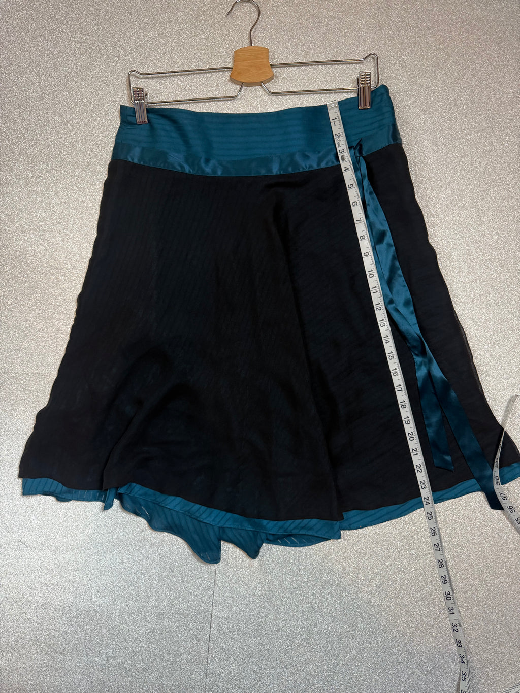 To The Max 100% Silk Size 6 Black and Teal Midi Skirt