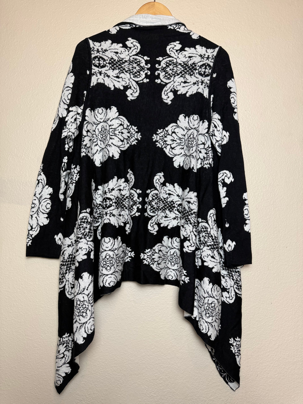 Soma 100% Cotton S/M Black and White Cardigan