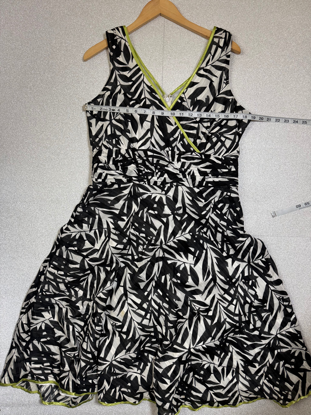 Robbie Bee 100% Cotton Size 16 Black and White Plant Print With Lime Green Trim A-Line Dress