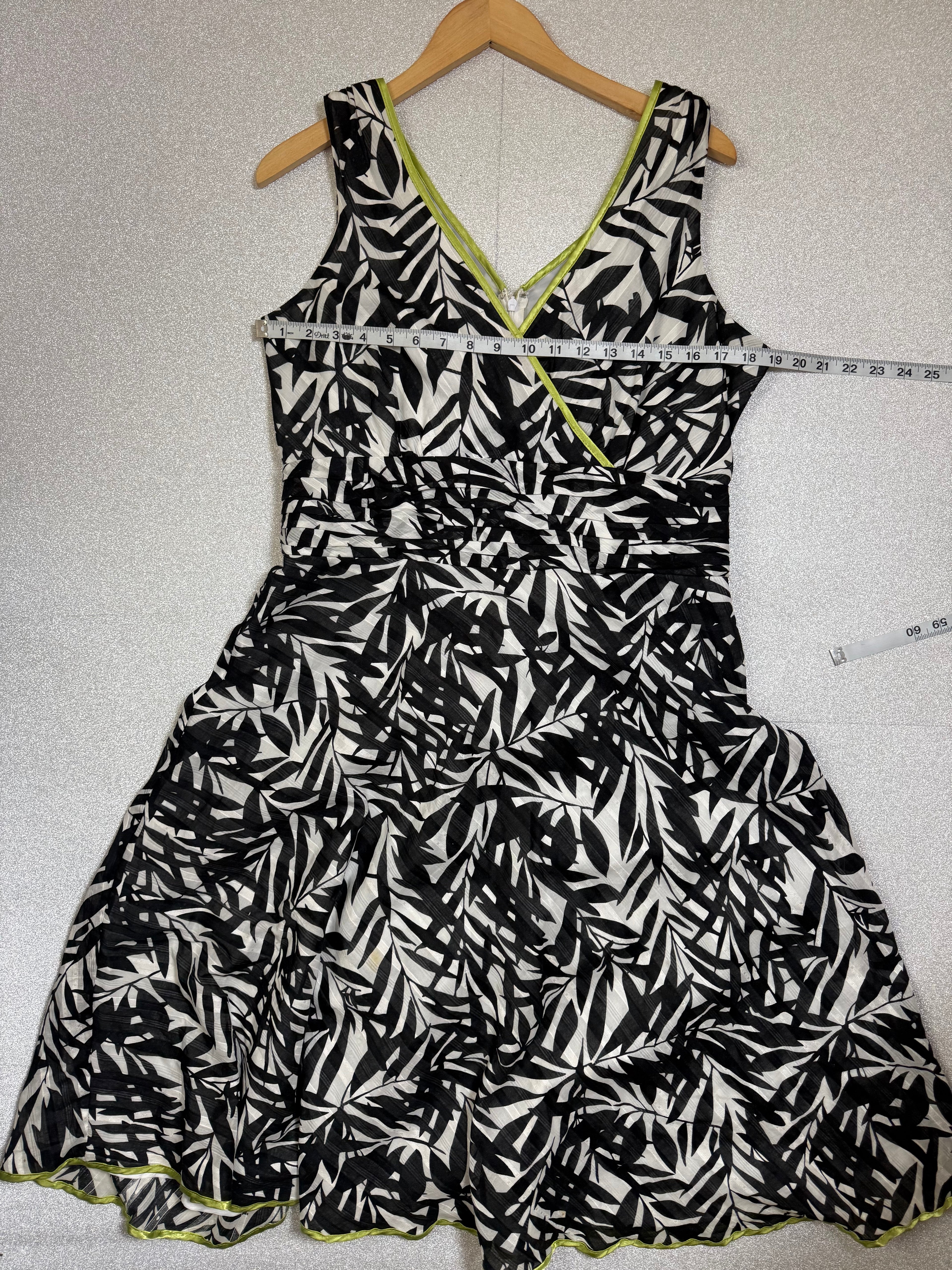 Robbie Bee 100% Cotton Size 16 Black and White Plant Print With Lime Green Trim A-Line Dress