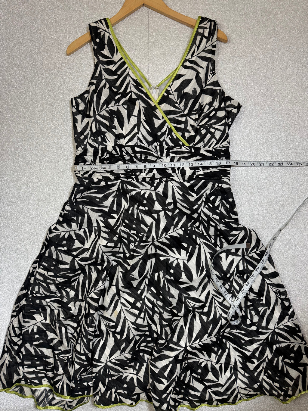 Robbie Bee 100% Cotton Size 16 Black and White Plant Print With Lime Green Trim A-Line Dress