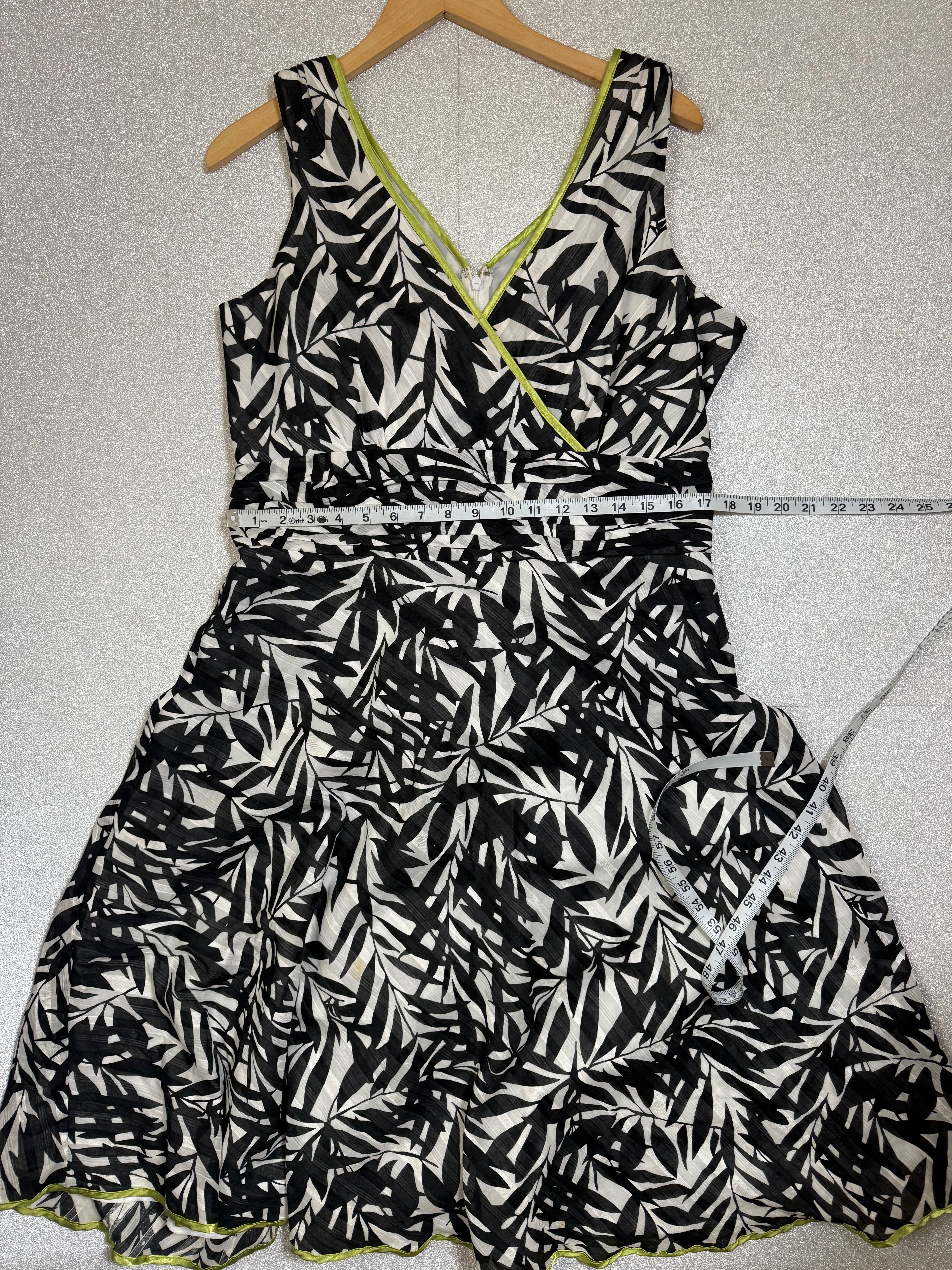 Robbie Bee 100% Cotton Size 16 Black and White Plant Print With Lime Green Trim A-Line Dress