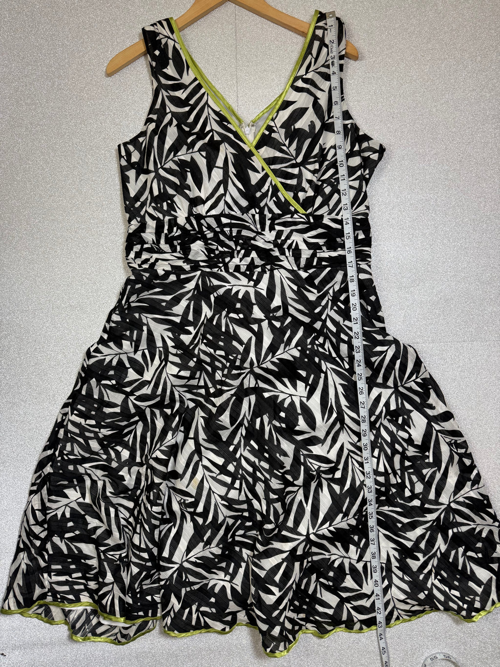 Robbie Bee 100% Cotton Size 16 Black and White Plant Print With Lime Green Trim A-Line Dress