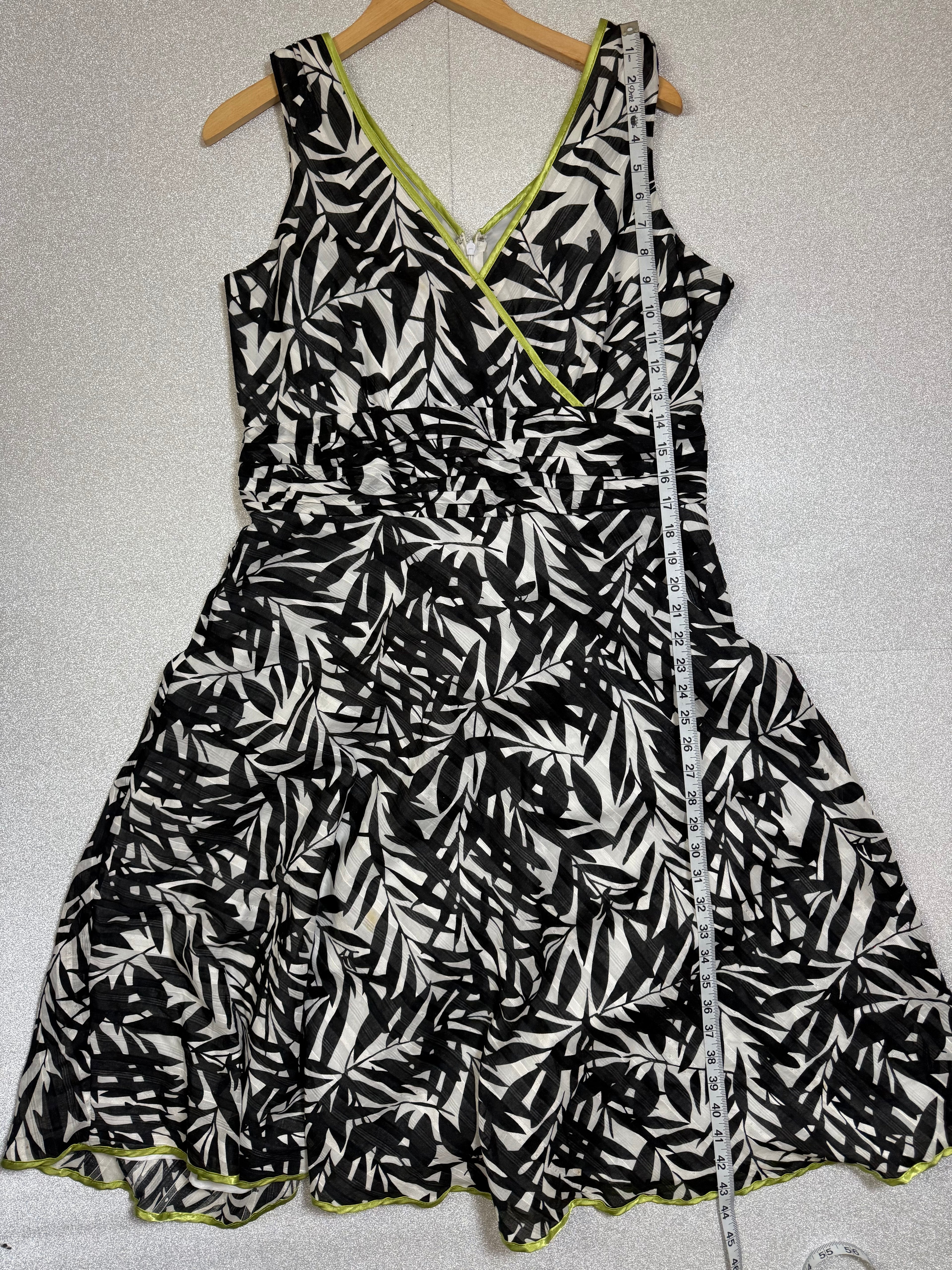 Robbie Bee 100% Cotton Size 16 Black and White Plant Print With Lime Green Trim A-Line Dress
