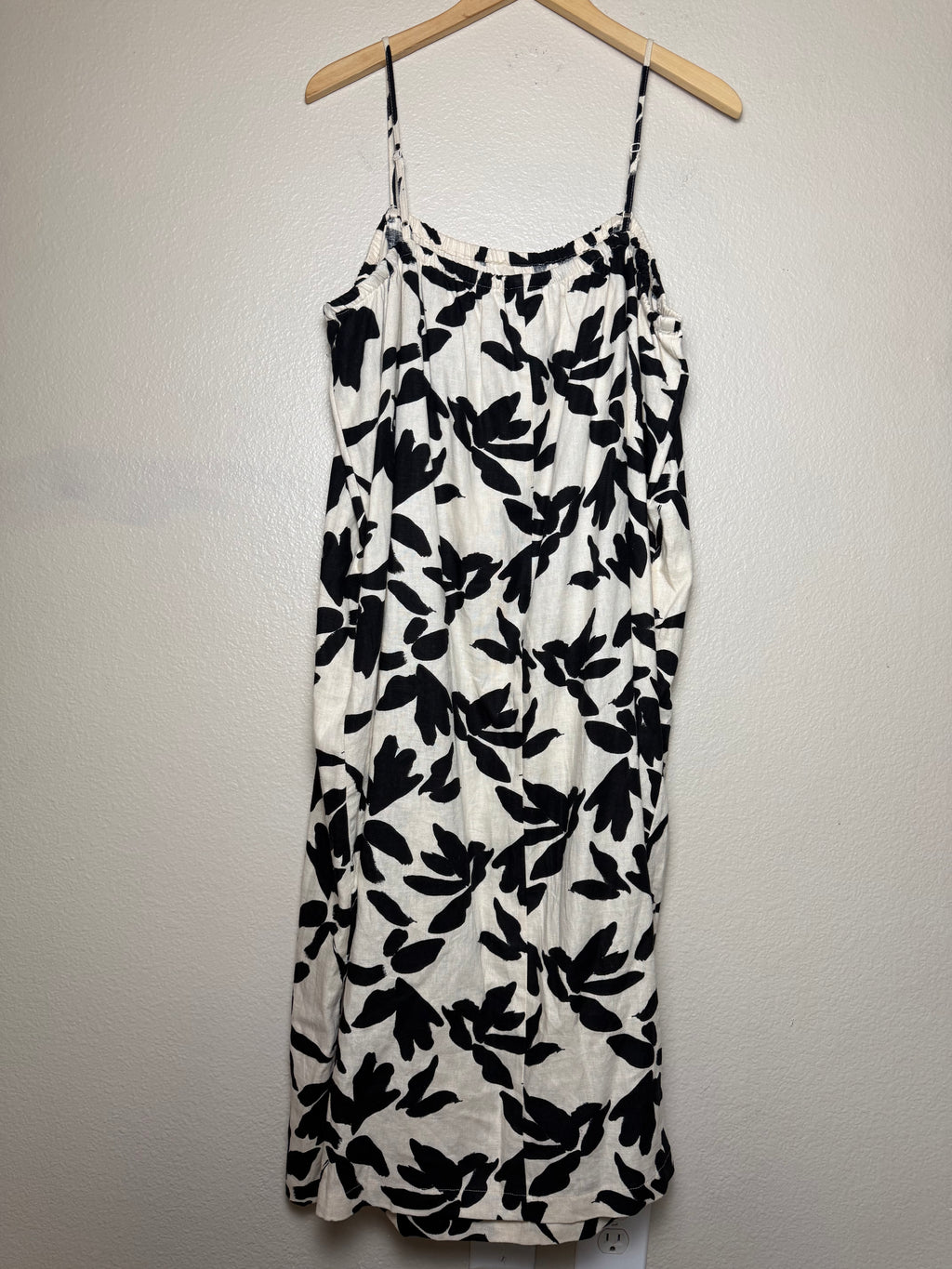A New Day 55% Linen 45% Rayon 2XBlack and Off White Plant Print Spaghetti Strap Mini Dress