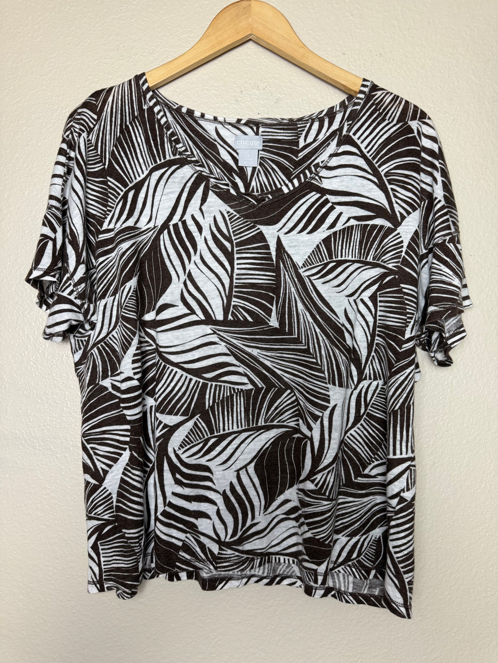Chico's 100% Linen Size 2 (L, Size 12) Plant Print Short Sleeve Shirt