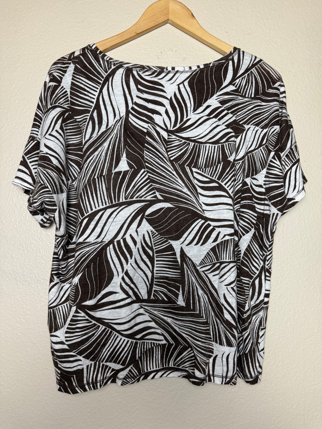 Chico's 100% Linen Size 2 (L, Size 12) Plant Print Short Sleeve Shirt