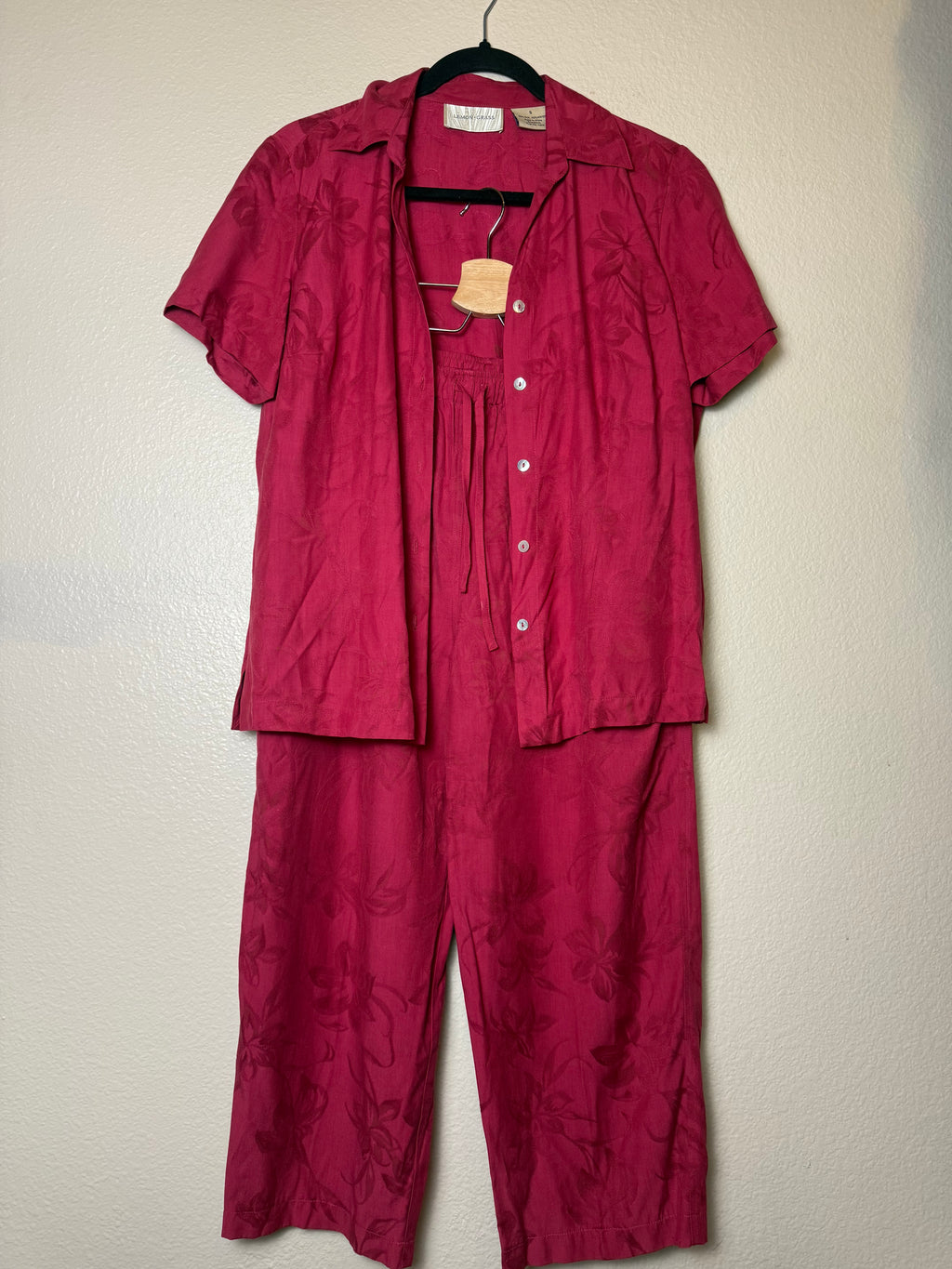 Lemon Grass 55% Silk 45% Rayon S M Red Flower Design Button Down Shirt and Capri Pants Set