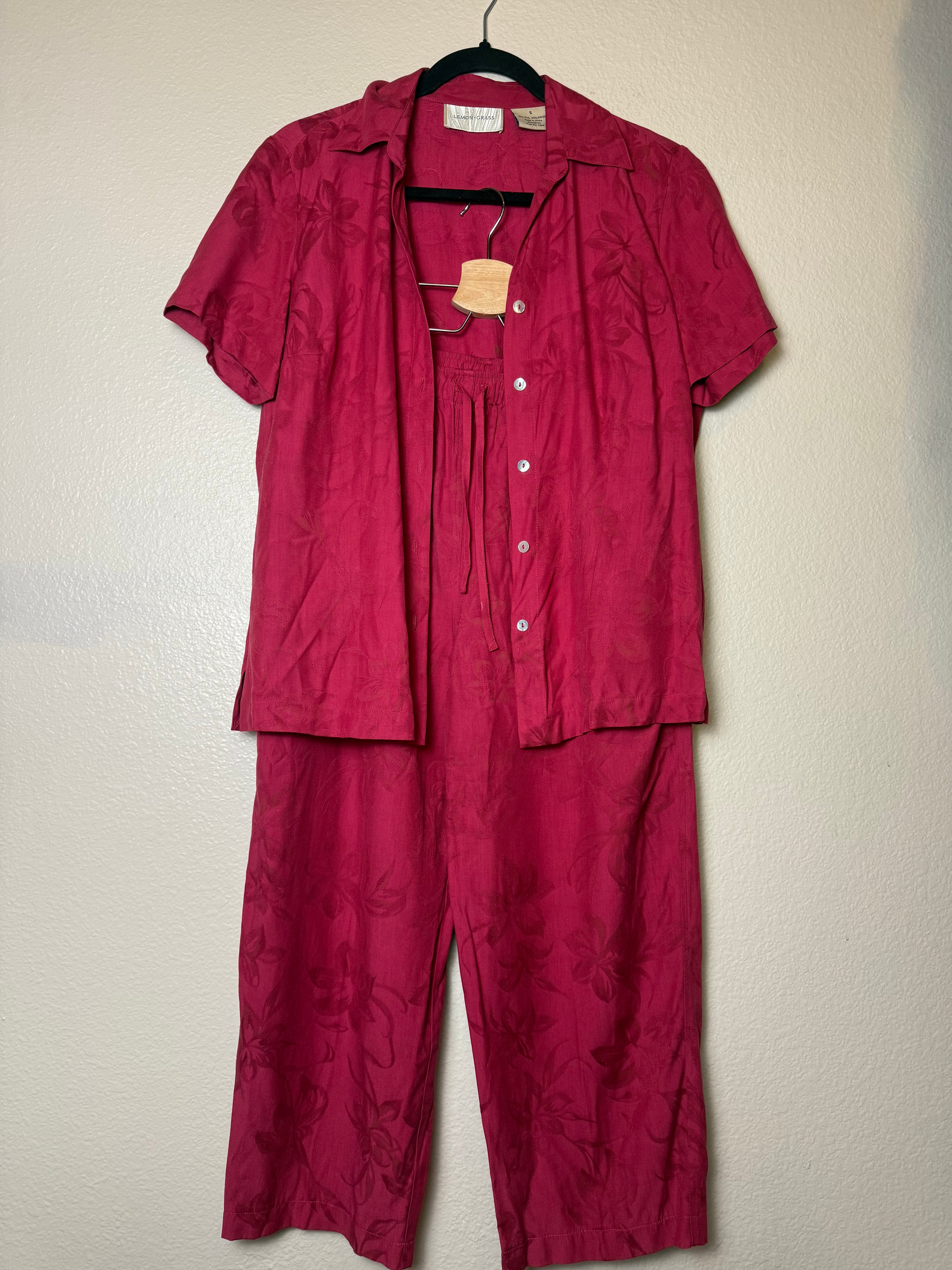 Lemon Grass 55% Silk 45% Rayon S M Red Flower Design Button Down Shirt and Capri Pants Set