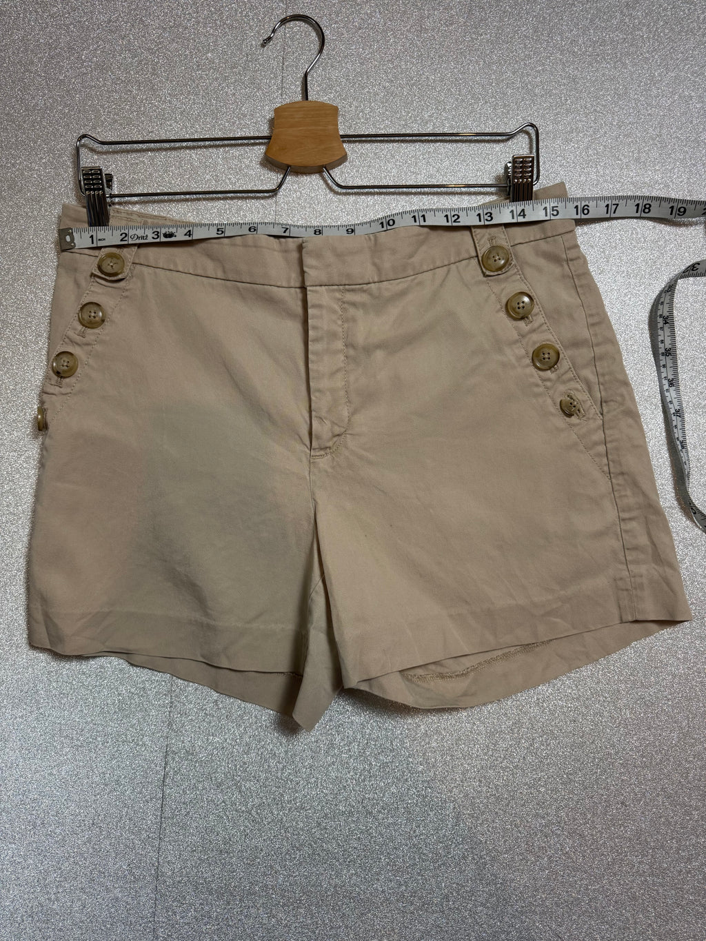 Banana Republic 60% Tencel Lyocell 40% Cotton Size 8 Khaki Shorts