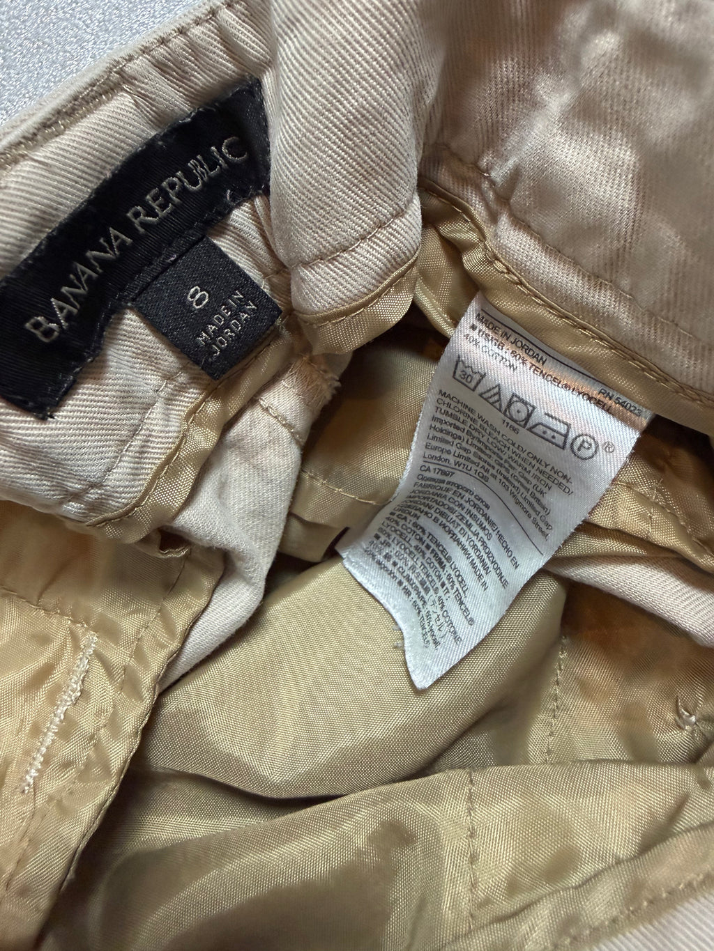 Banana Republic 60% Tencel Lyocell 40% Cotton Size 8 Khaki Shorts