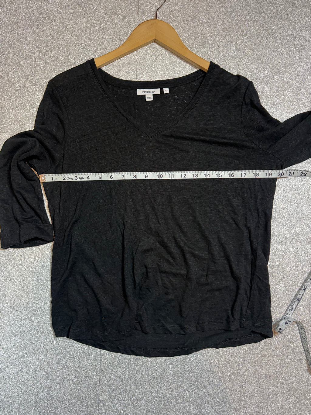 Chico's 100% Linen Size 2 (L) Black 3/4 Sleeve V-Neck Shirt
